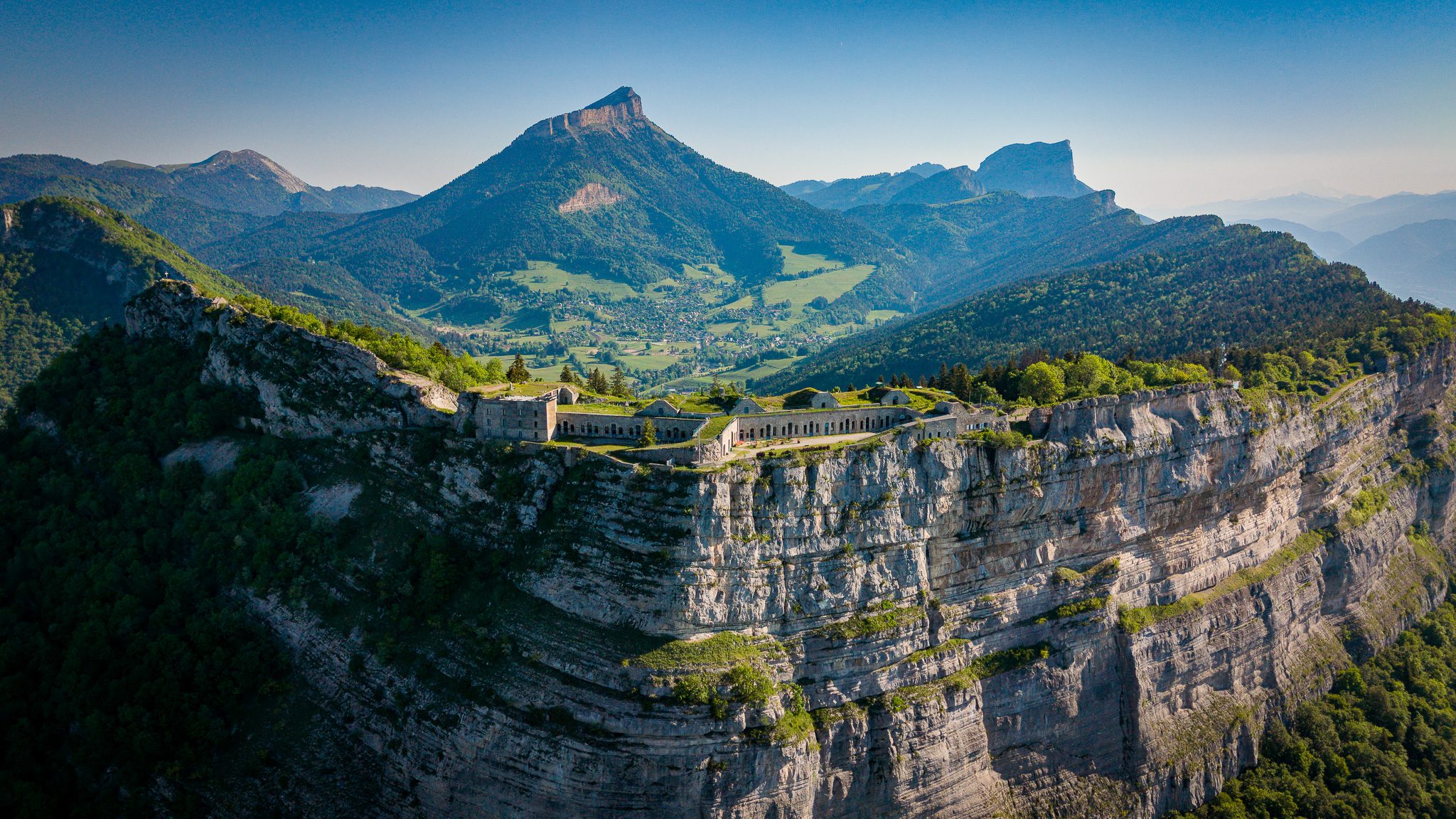 Exploration matinale au Fort du Saint-Eynard : seul au monde face à la Chartreuse